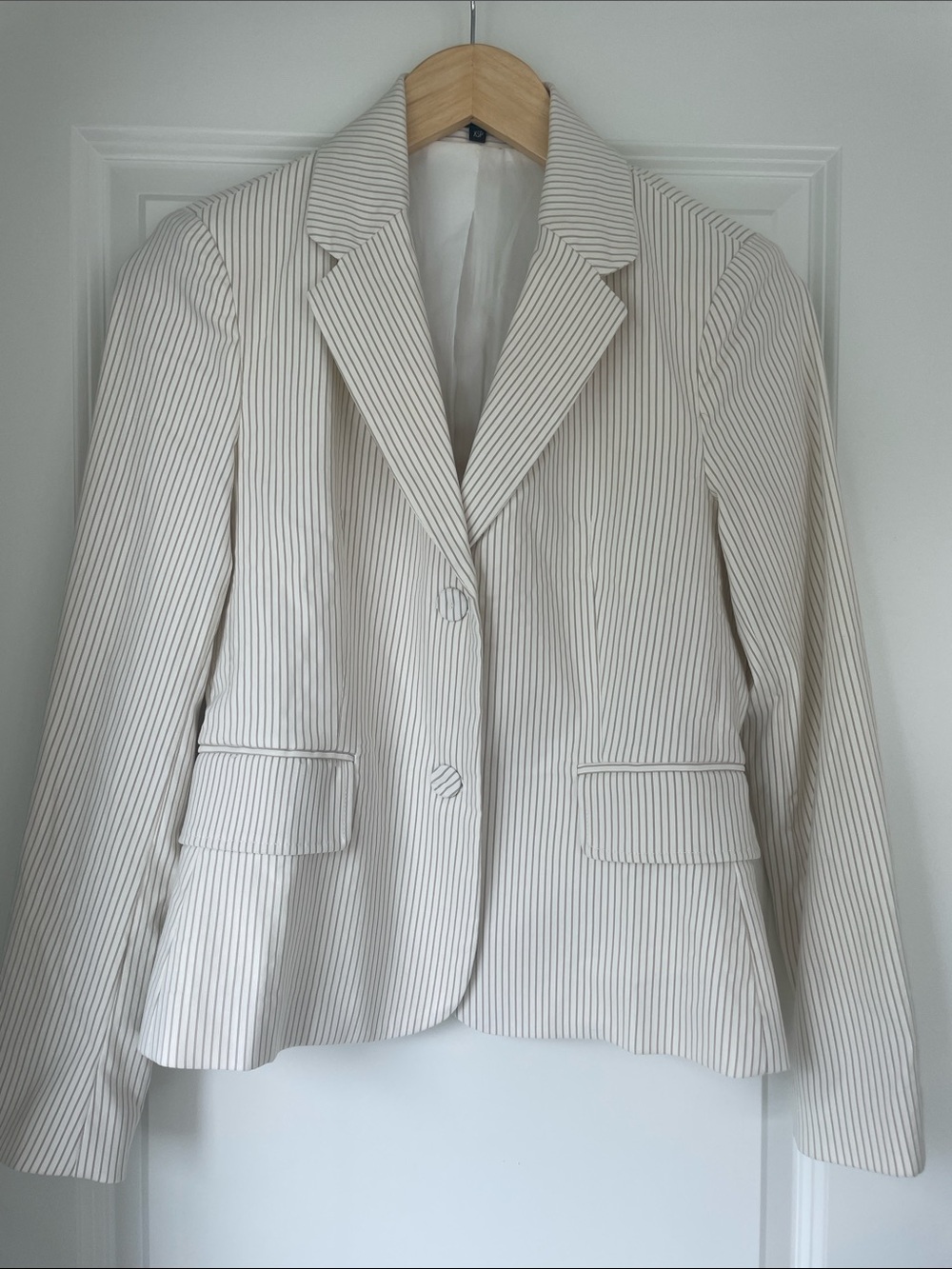 Amanda & Chelsea Cream Pinstripe Blazer